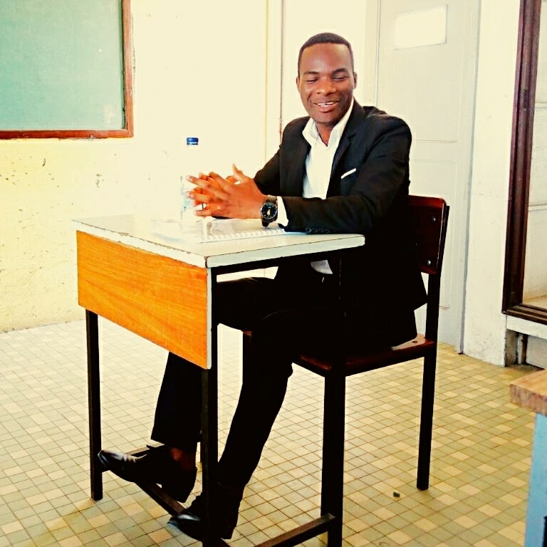 Lu&iacute;s Siquete Manhoca